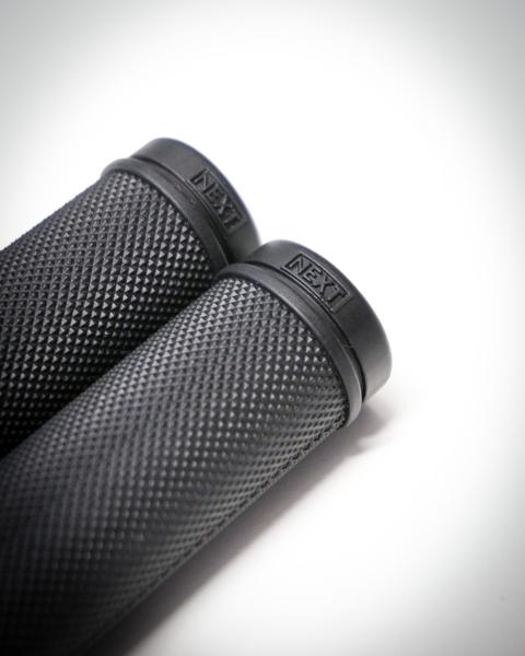 NEXT Rubber Grips 7" Black-0