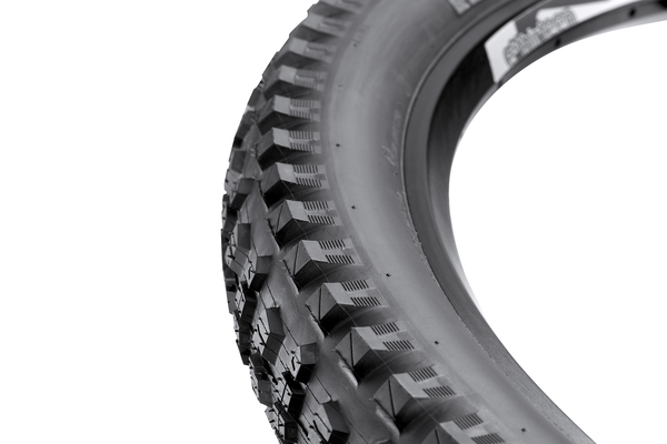 Zeppelin Tire Black-1