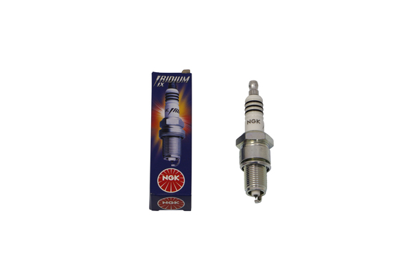 Iridium Ix Spark Plug Silver, White