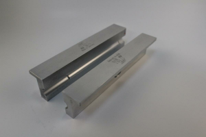 Clamp for needle guiding PDS